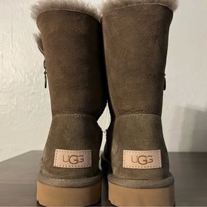 UGG Bailey Zip, size 9, dark green/brown color